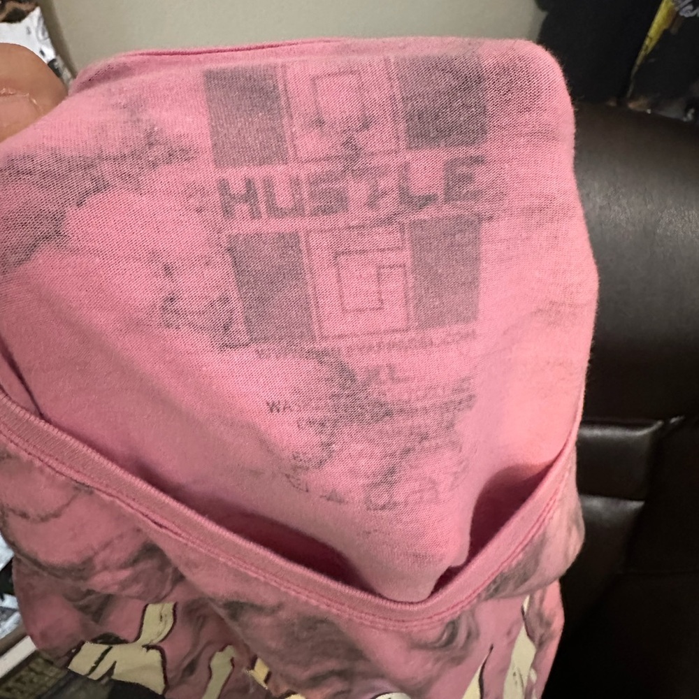 Hustle T-shirt Pink Black Drip Bear Red Hat - Picture 4 of 9